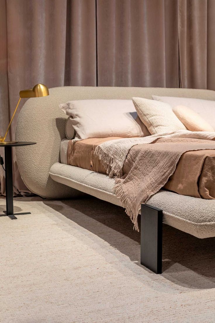 Head boards / Frames - Beds